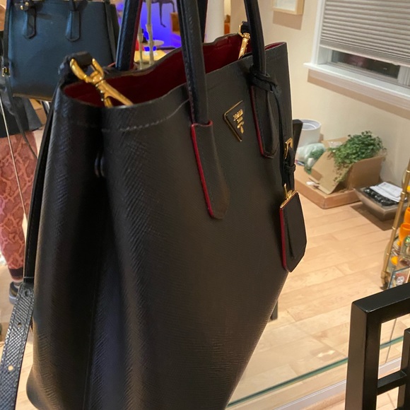 Black and Fiery Red Prada Saffiano Bag - Picture 3 of 9